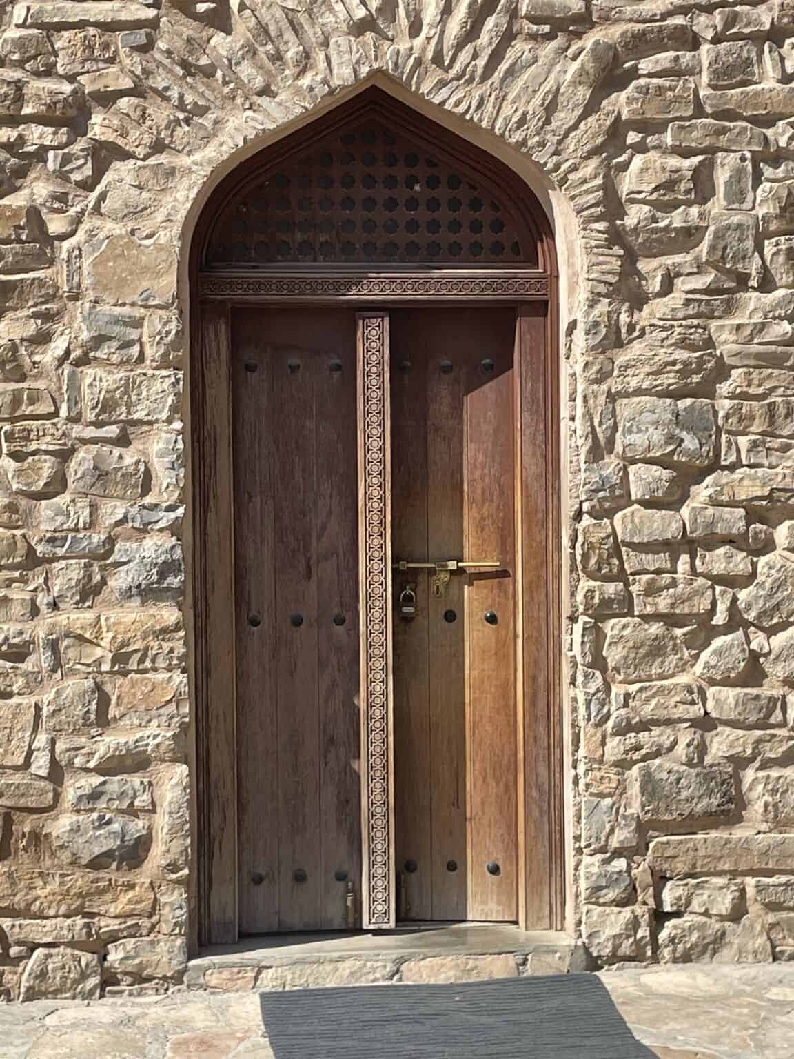 One of the two doors to the Al Ya’aribah Mosque in the newer neighbourhood of Birkat al Mouz