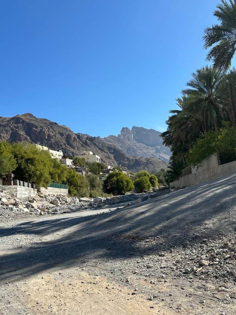 The dirt road towards Jalb Cafe